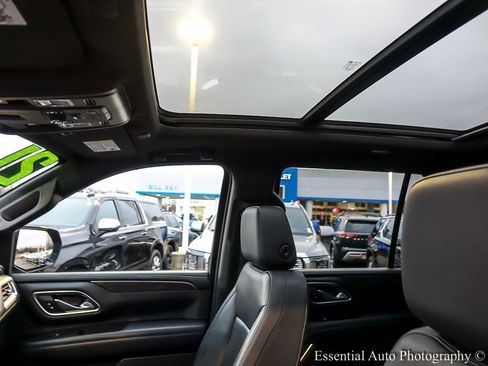 Used 2021 Chevrolet Tahoe LT w/ LT Signature Package image 16