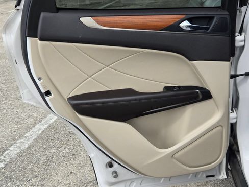 Used 2017 Lincoln MKC Select w/ Select Plus Package FWD image 16