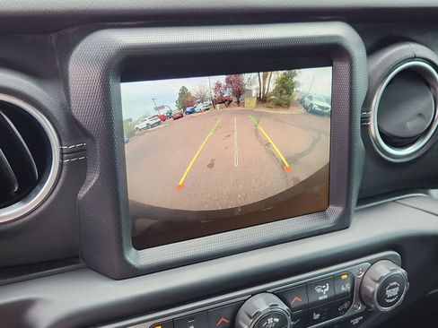 Used 2023 Jeep Wrangler Unlimited Sahara w/ Cold Weather Group image 9