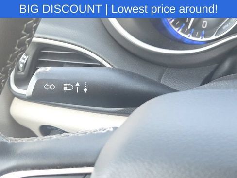 Used 2023 Chrysler Pacifica Touring-L FWD image 45