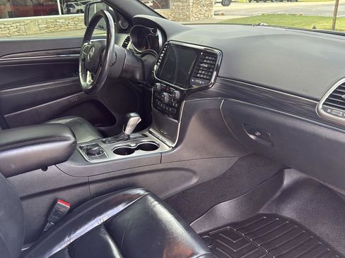 Used 2021 Jeep Grand Cherokee Limited image 15