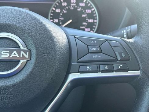 Certified 2025 Nissan Sentra SV image 9