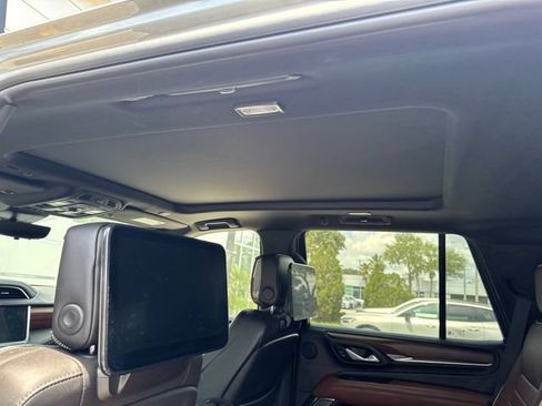 Used 2024 GMC Yukon Denali Ultimate AWD/4WD image 11