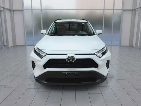 Used 2025 Toyota RAV4 XLE AWD/4WD image 3