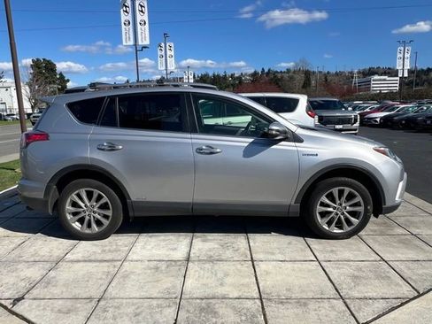 Used 2017 Toyota RAV4 Limited image 8