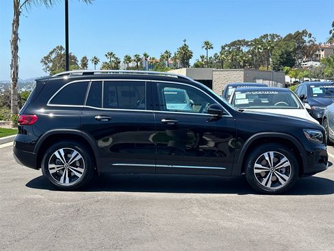 New 2025 Mercedes-Benz GLB 250 4MATIC image 2