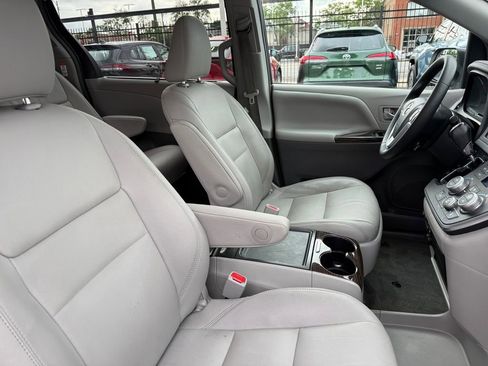 Used 2015 Toyota Sienna XLE AWD/4WD image 18
