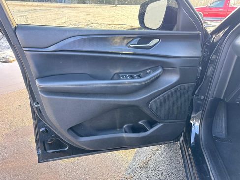 Used 2023 Jeep Grand Cherokee L Laredo image 22