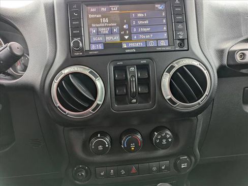 Used 2016 Jeep Wrangler Unlimited Rubicon AWD/4WD image 13