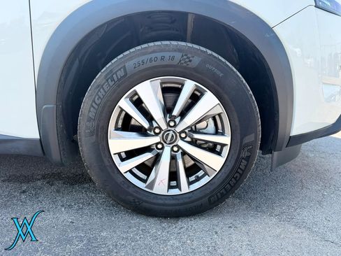 Used 2022 Nissan Pathfinder SL w/ SL Black Package AWD/4WD image 9