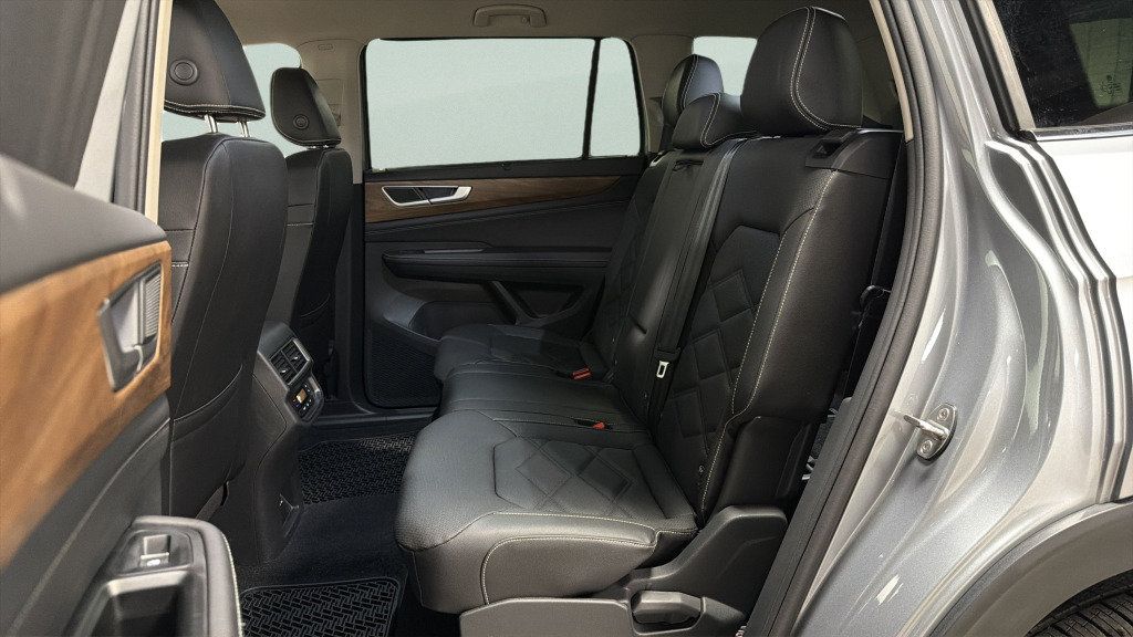 Certified 2026 Volkswagen Atlas SE FWD image 32