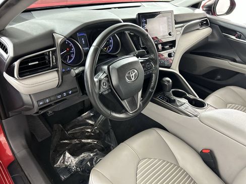 Used 2022 Toyota Camry SE image 11