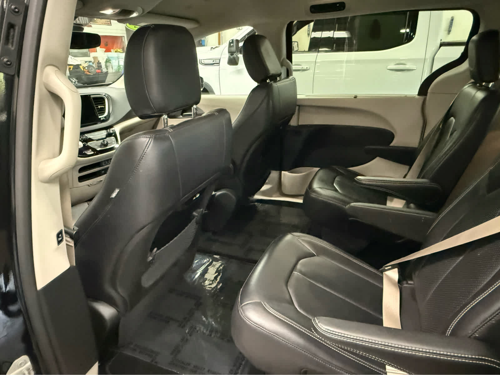 Used 2022 Chrysler Pacifica Touring-L FWD image 21