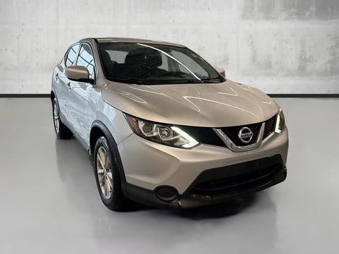 Used 2017 Nissan Rogue Sport S w/ S Appearance Package image 3
