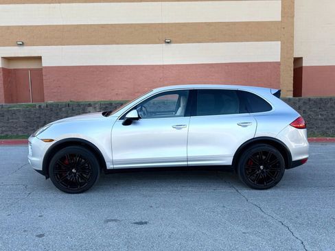 Used 2012 Porsche Cayenne Turbo image 8