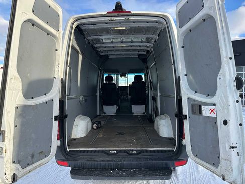 Used 2016 Freightliner Sprinter 2500 image 14