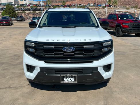 Used 2025 Ford Expedition Active AWD/4WD image 9