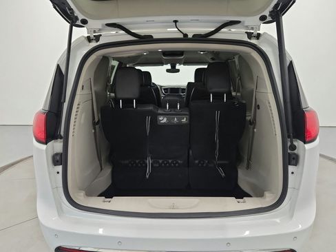 Used 2019 Chrysler Pacifica Touring-L FWD image 30