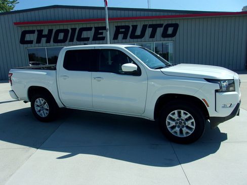 Used 2024 Nissan Frontier SV w/ SV Convenience Package image 2