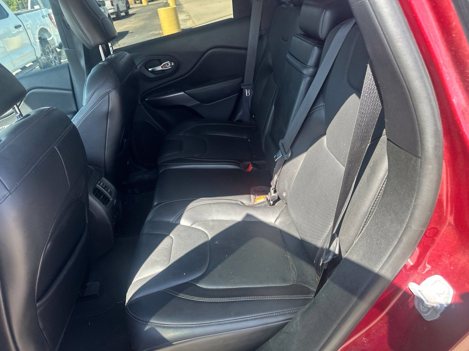 Used 2019 Jeep Cherokee Limited w/ Technology Group FWD image 8