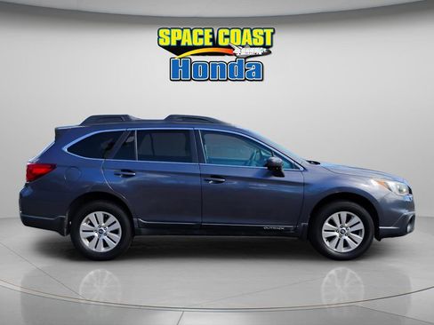 Used 2017 Subaru Outback 2.5i Premium image 11