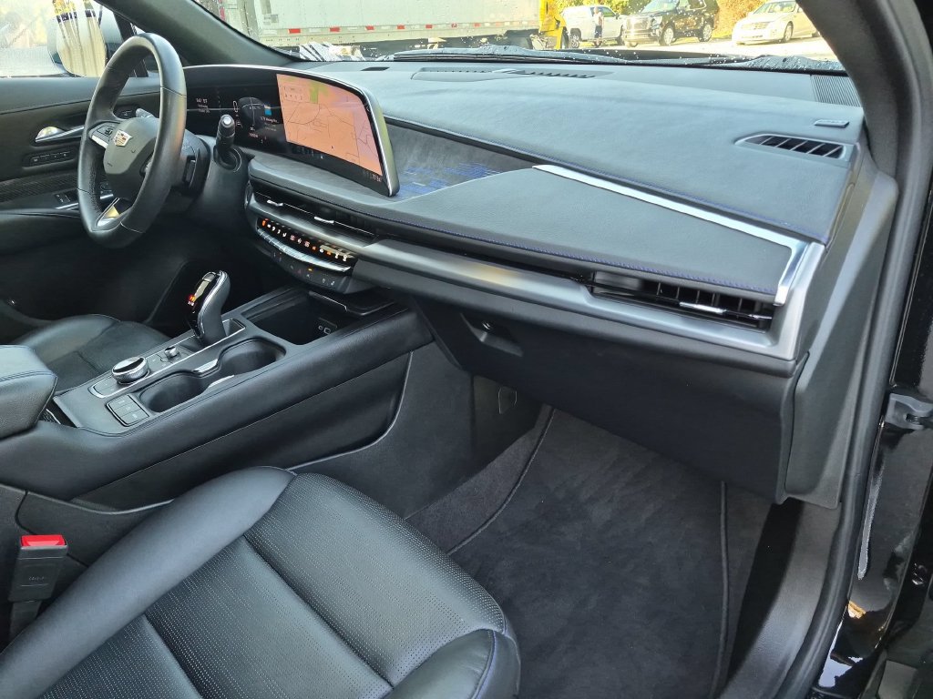 Certified 2024 Cadillac XT4 Sport FWD image 33