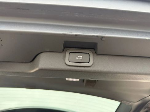 Used 2020 Land Rover Discovery Landmark AWD/4WD image 30
