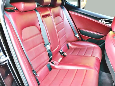 Used 2018 Kia Stinger GT2 image 30