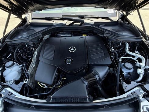 Used 2025 Mercedes-Benz GLC 300 4MATIC image 32