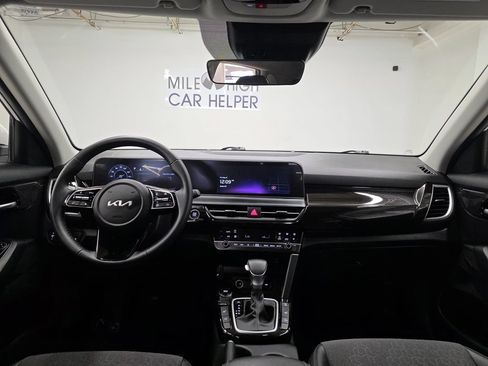 Used 2024 Kia Seltos S AWD/4WD image 16