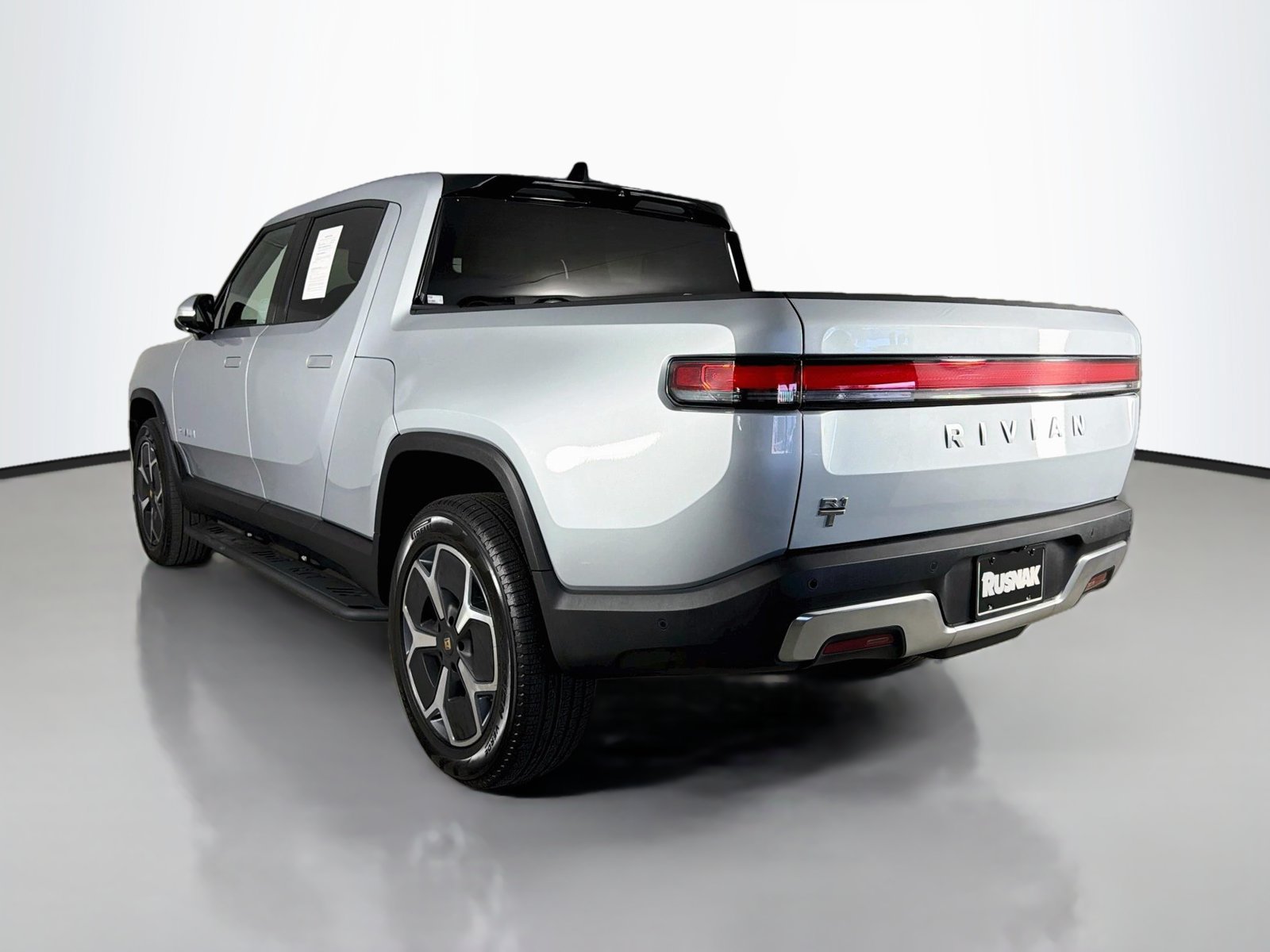 Used 2023 Rivian R1T Adventure Dual AWD/4WD image 5