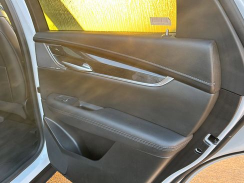 Used 2025 Cadillac XT5 Premium Luxury image 13