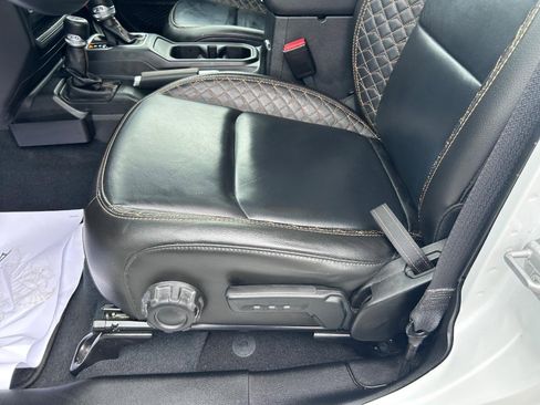 Used 2022 Jeep Wrangler Unlimited Sahara image 19