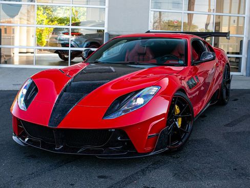 Used 2020 Ferrari 812 Superfast RWD image 2