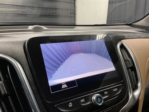 Used 2023 Chevrolet Equinox Premier image 18