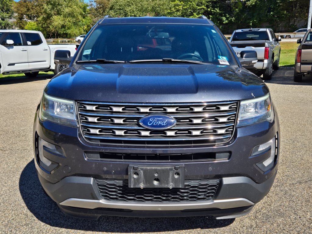 Used 2017 Ford Explorer XLT w/ Equipment Group 202A AWD/4WD image 9