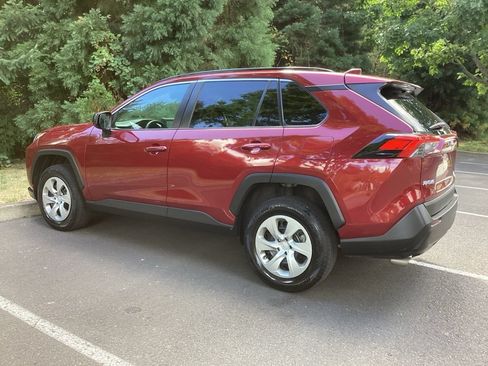 Used 2021 Toyota RAV4 LE AWD/4WD image 8