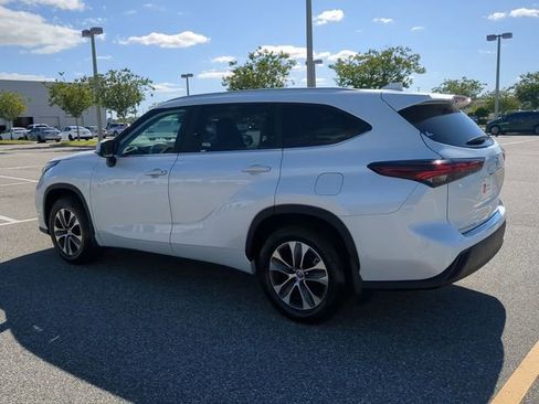 Certified 2024 Toyota Highlander XLE image 6