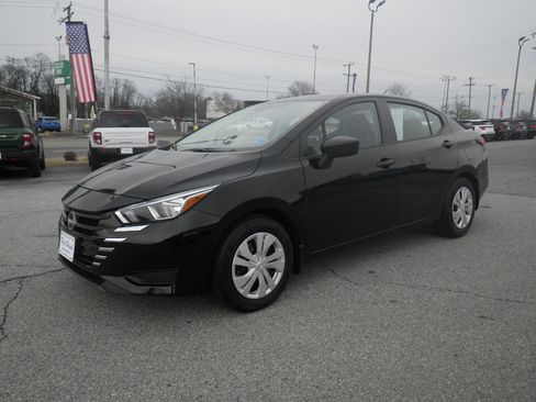 Used 2024 Nissan Versa S w/ Trunk Package image 3