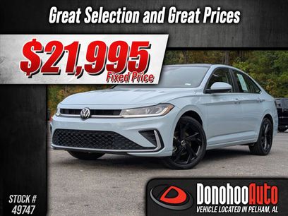 Used 2025 Volkswagen Jetta SE w/ Sunroof Package