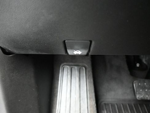 Used 2019 Chevrolet Traverse LT w/ LT Premium Package AWD/4WD image 30