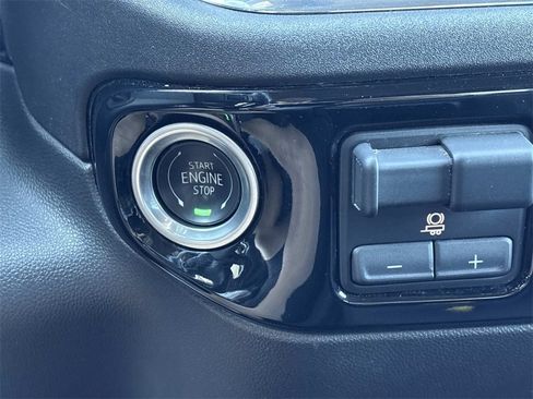 Used 2024 Chevrolet Silverado 2500 LT image 33