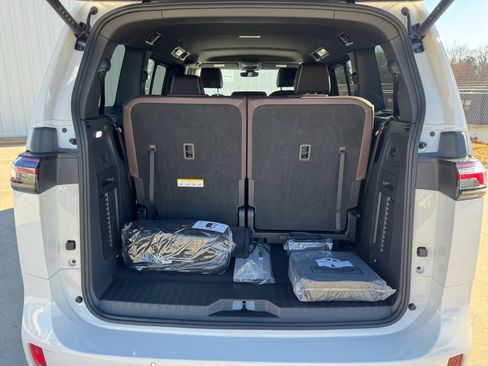 New 2025 Volkswagen ID. Buzz Pro S image 14