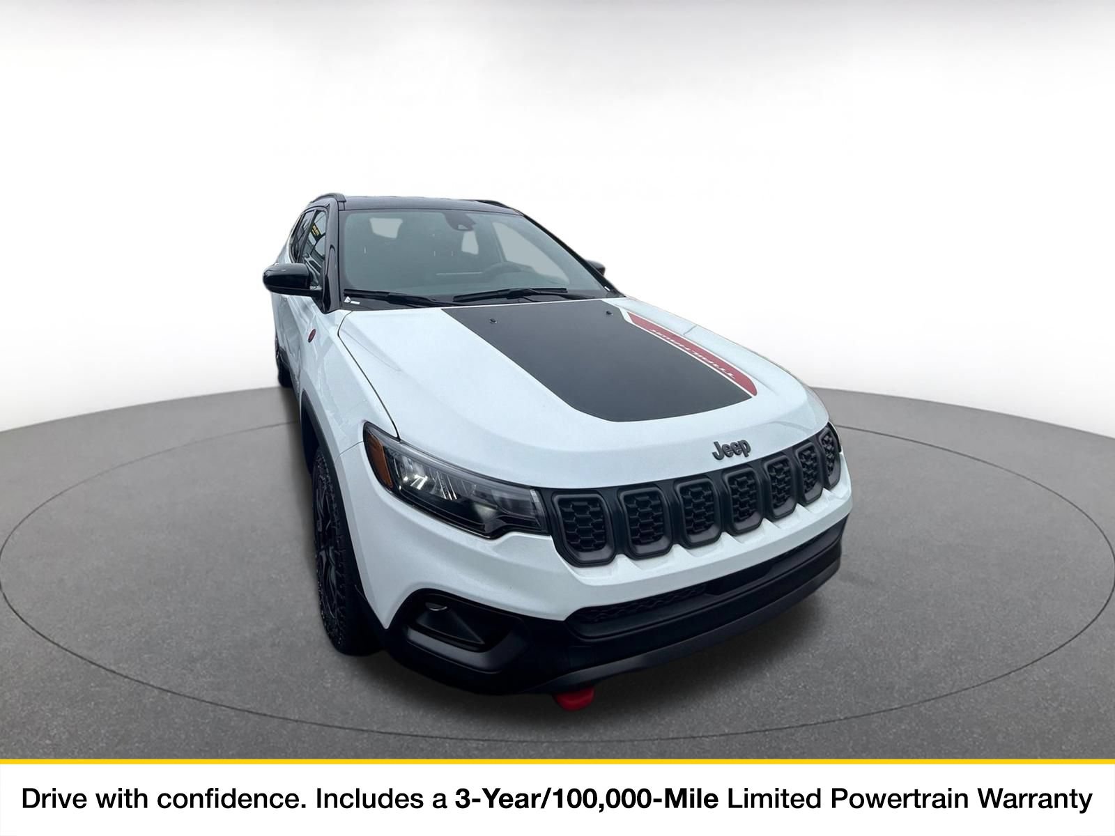 Used 2025 Jeep Compass Trailhawk AWD/4WD image 1