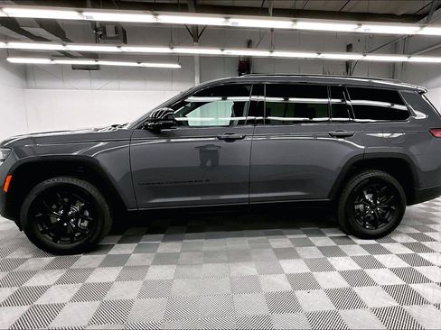 Used 2024 Jeep Grand Cherokee L Altitude AWD/4WD image 14
