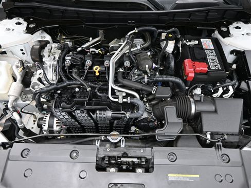 Used 2025 Nissan Altima 2.5 SV FWD image 7