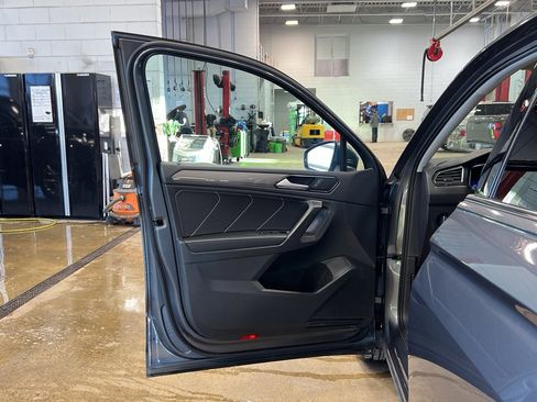 Used 2022 Volkswagen Tiguan SE image 9