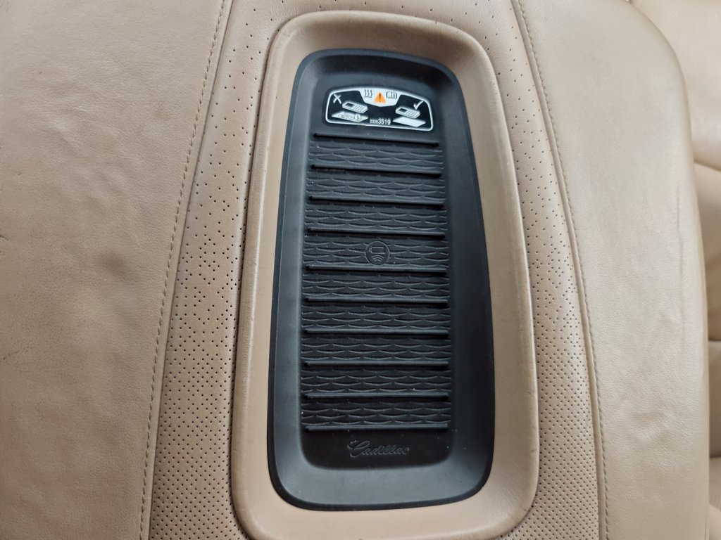 Used 2018 Cadillac Escalade Platinum AWD/4WD image 14