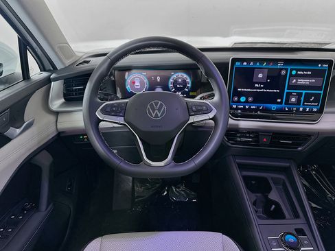 New 2025 Volkswagen Tiguan SE image 22