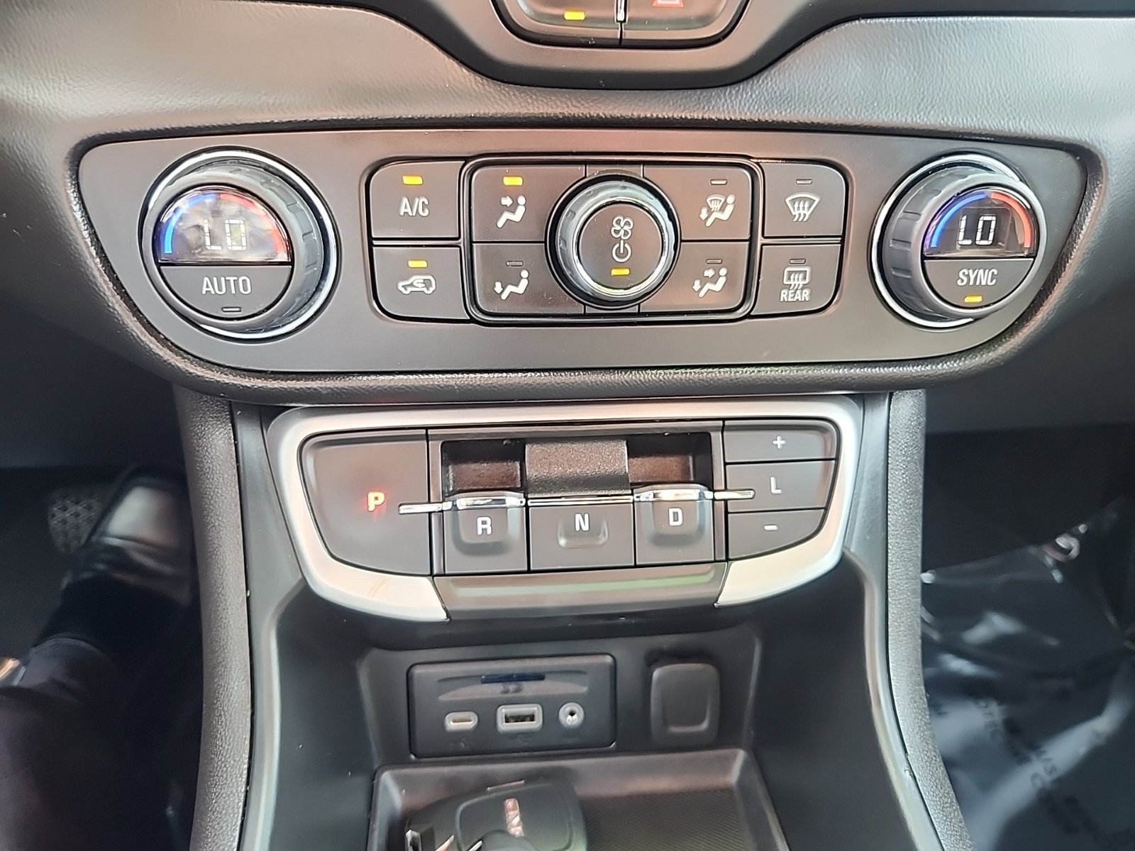 Used 2023 GMC Acadia SLT AWD/4WD image 21